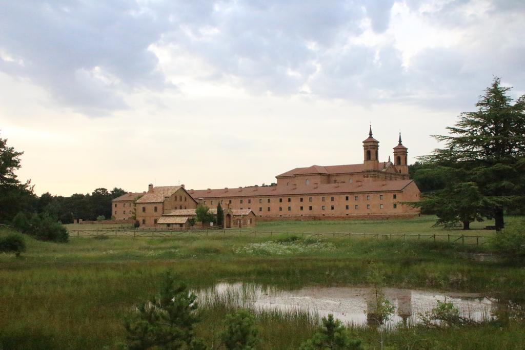 Hospederia Monasterio San Juan De La Pena Hotel Exterior photo