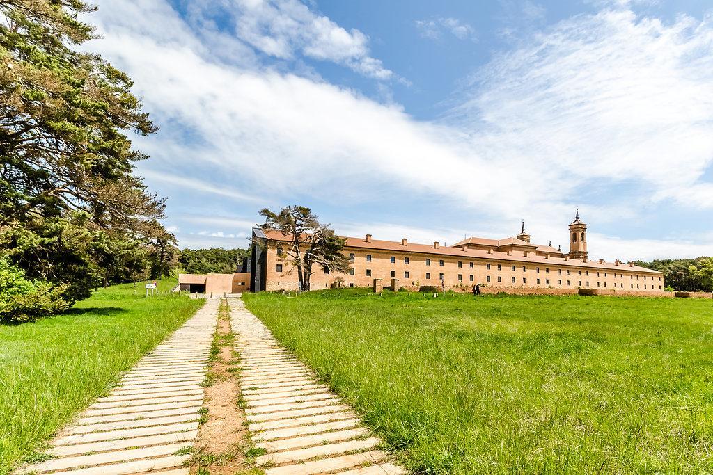 Hospederia Monasterio San Juan De La Pena Hotel Exterior photo